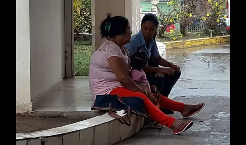 La atacante de Luque quiere el lote porque aduce que ella y su mamá no viven en Barrera. Foto: @elenavaldez1z