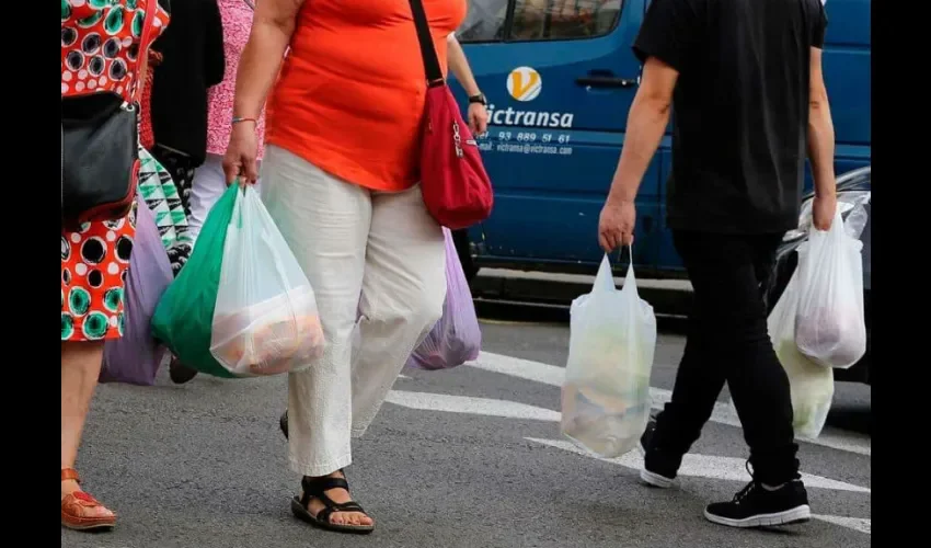 Entrará en vigencia la prohibición de entrega de bolsas plásticas con polietileno. Foto: Cortesía 