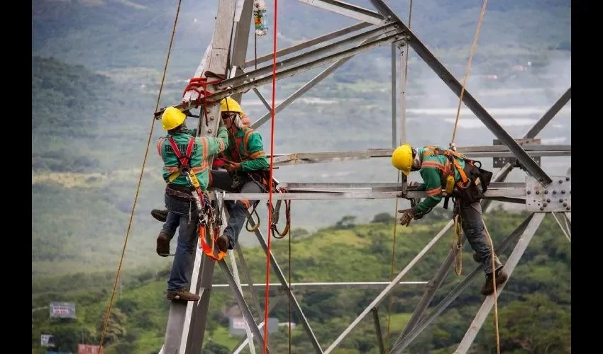 Únicamente el 24.5% que no son subsidiados, debido a que consumen una tarifa superior a los 300 kWh sentirán un incremento. Foto: Archivo