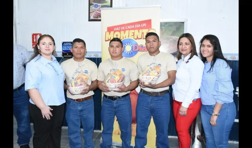 Sus compañeros de trabajo se sienten orgullosos de ellos. Foto: MIDES