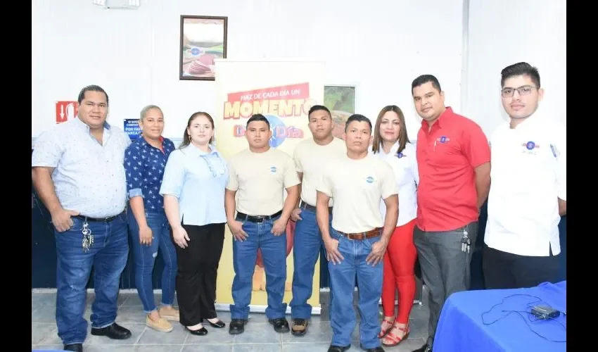 Arce Avícola, en Juan Díaz, celebró con ellos este logro alcanzado. Foto: MIDES