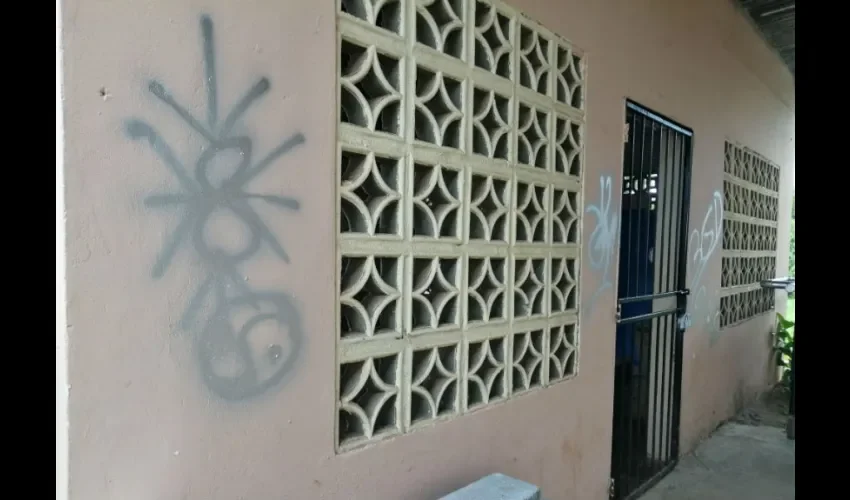 Regularmente estos grafitis son utilizados para demostrar poder o el estatus de una pandilla; además de delimitar territorio. Foto: Eric Montenegro