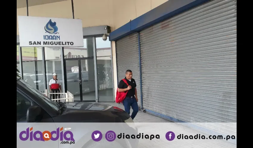 La agencia del IDAAN en el centro comercial La Gran Estación tiene cinco días cerrada. Foto: Jesús Simmons