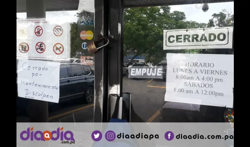 La agencia de plaza Mayorga estaba cerrada, los clientes no pudieron pagar sus recibos. Foto: Jesús Simmons