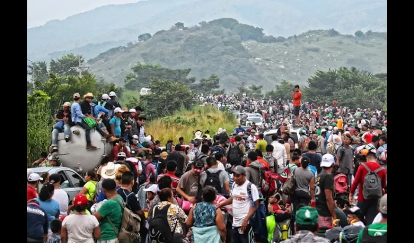 Foto ilustrativa de una caravana de migrantes. 
