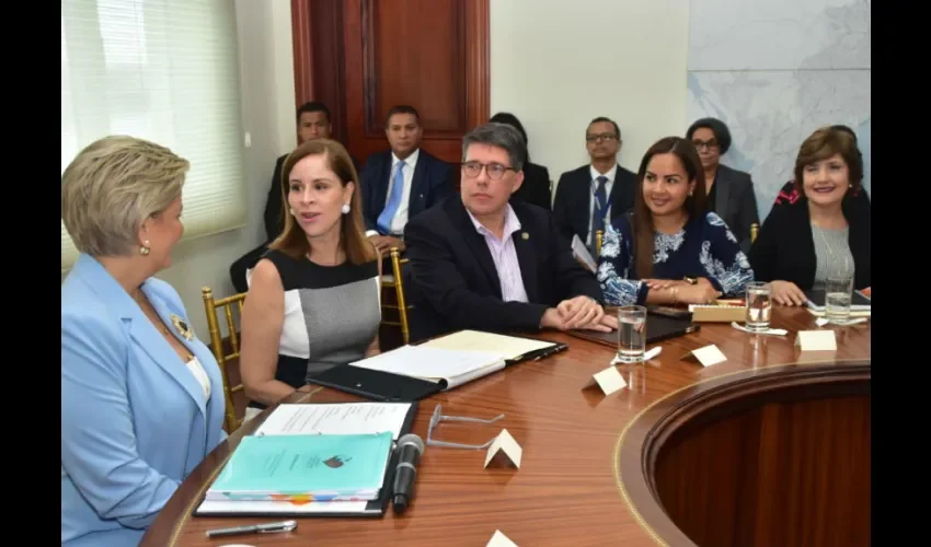 Las declaraciones de Yazmín de Cortizo se dieron durante la segunda reunión de transición en el Despacho de la Primera Dama. Foto: Cortesía