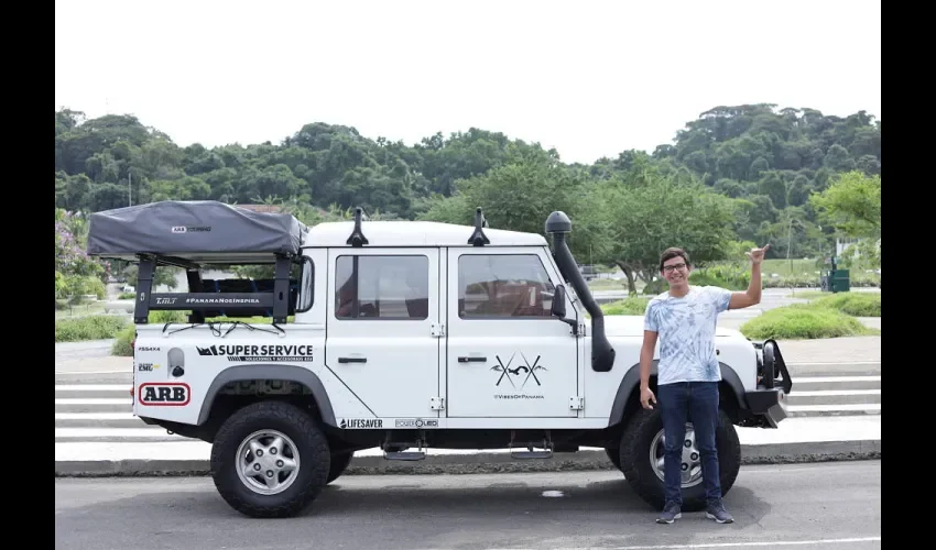 Con su auto, un Land Rover Defender, Alejandro ha recorrido más de 70 mil kilómetros en carreteras panameñas. Fotos/Aurelio Herrera