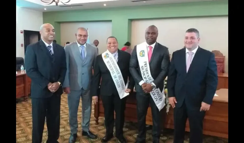 Foto ilustrativa del presidente Laurentino Cortizo junto al alcalde y vice alcaldesa.  