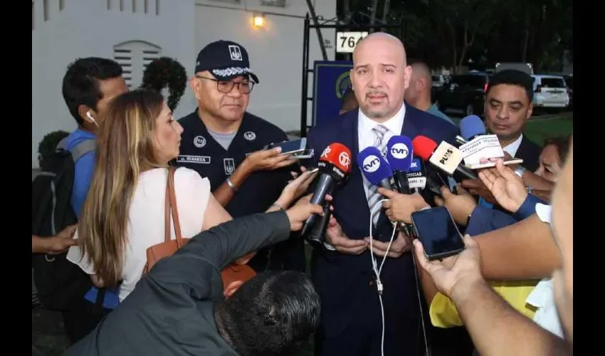 La reunión entre el ministro de Seguridad, Rolando Mirones y la procuradora fue a puertas cerradas. Fotos: Cortesía