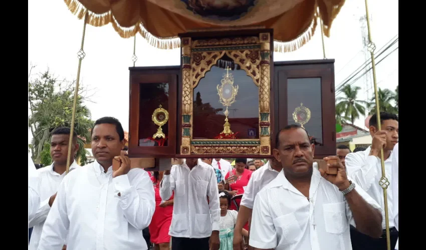 Las reliquias permanecerán en la iglesia y luego serán colocadas en el altar como parte del mismo. Foto: Thays Domínguez