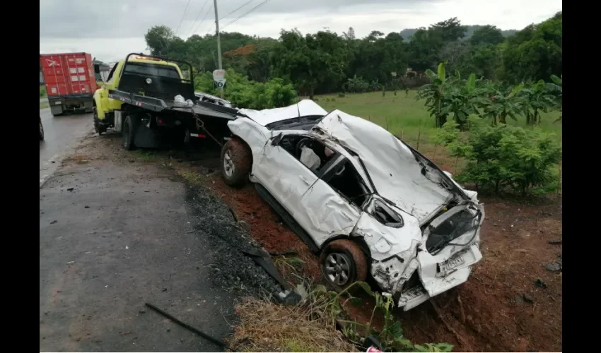 Miembros del Cuerpo del Benemérito Cuerpo de Bomberos de la República de Panamá rescataron a dos hombres, quienes fueron llevados al hospital Nicolás Alejo Solano en La Chorrera.