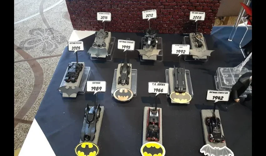 Foto ilustrativa de una colección de autos de Batman. 