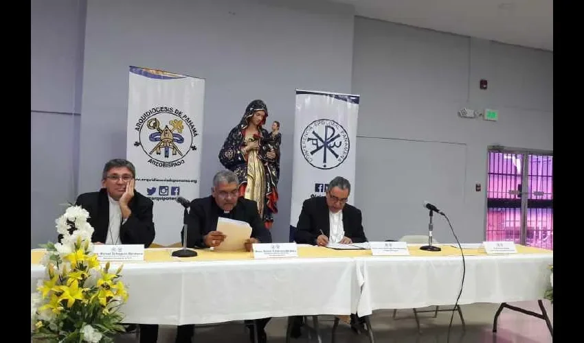 Ayer en la tarde ofrecieron una conferencia de prensa desde el Arzobispado en Carrasquilla. 