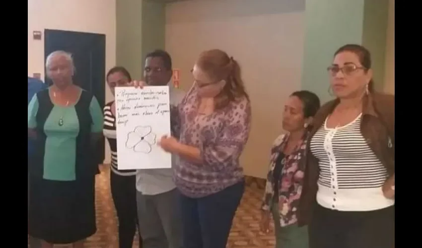 Foto ilustrativa de los docentes participantes. 