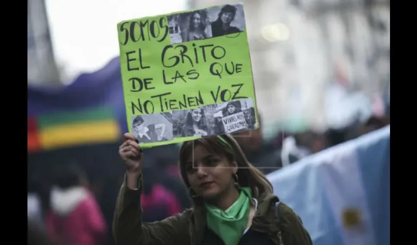 Imagen de protesta contra feminicidios en Argentina. Cortesía de EFE 