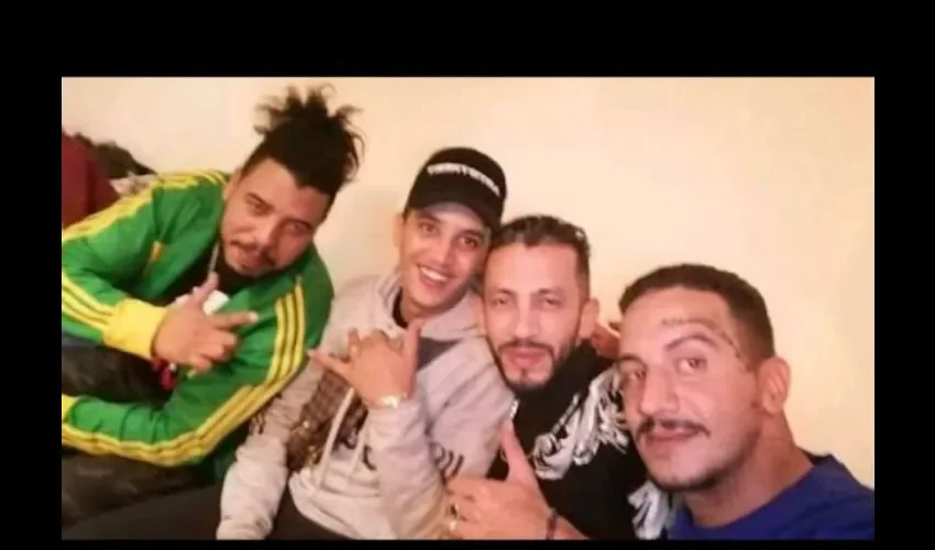 Imagen de los raperos del video '3acha cha3b'. Cortesía de Youtube
