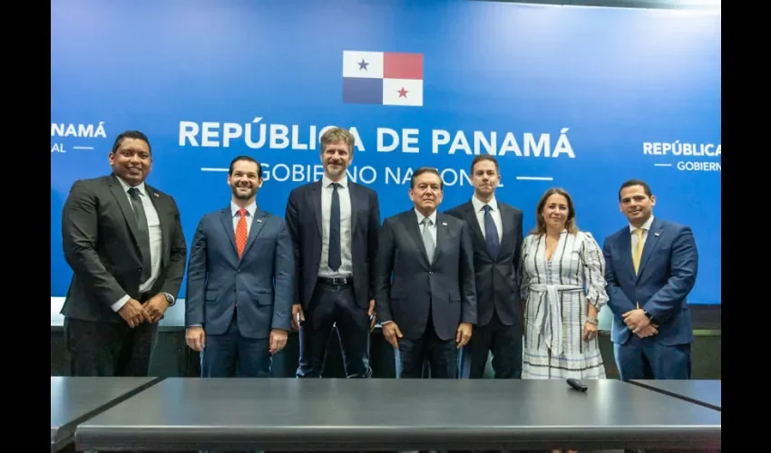  El presidente de la República, Laurentino Cortizo Cohen destacó en conferencia de prensa que Google envía un importante mensaje al mundo y al país con esta inversión confirmando a Panamá como el país más competitivo de la región.