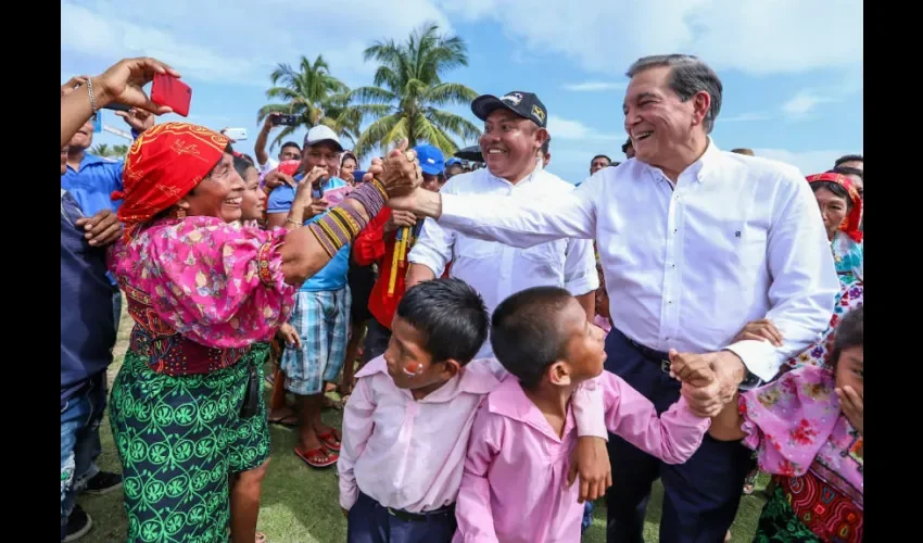 El presidente Cortizo Cohen destacó las buenas inversiones que su Gobierno busca atraer como la de la empresa Millicom que permitirá avances en la educación con la facilidad que tendrán 7 mil estudiantes de conectarse con el mundo a través de la internet.