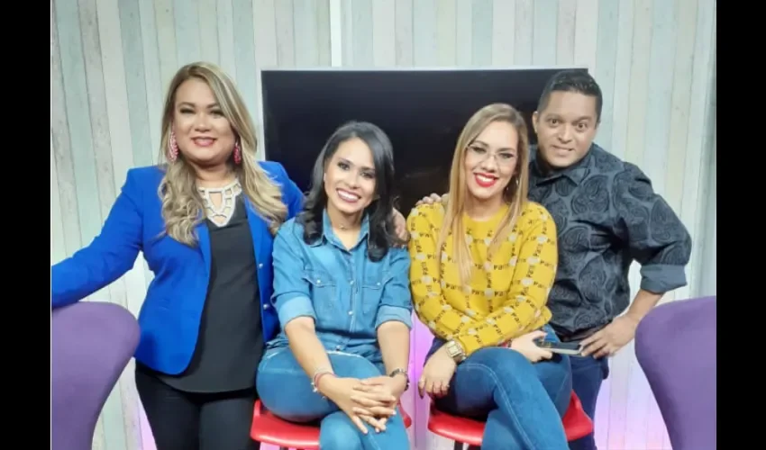 Aquí nuestro equipo de periodistas especialistas en farándula y entretenimiento. 16 años haciendo periodismo de espectáculo, esos que no se fuman en pipa.