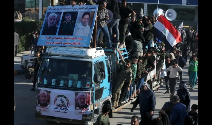 Foto ilustrativa de los participantes en el funeral de los caídos en Irán. 