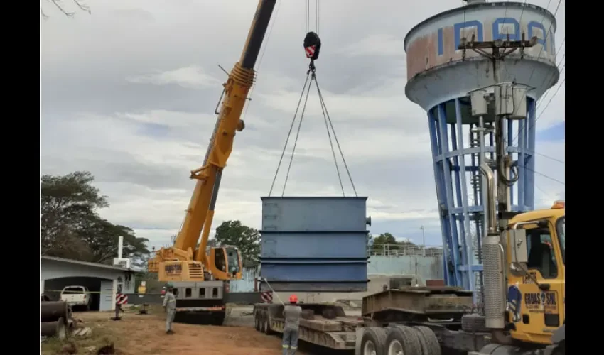 Adicional, al proyecto de ampliación de la planta potabilizadora de Los Algarrobos se mantienen en construcción los proyectos de mejoras y expansión del sistema de almacenamiento, conducción y distribución de agua potable: David Fase I y David Fase 2.