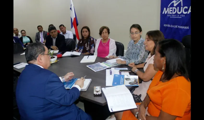 Foto ilustrativa de la reunión. 