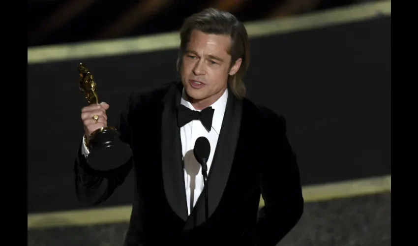 Pitt dedicó su premio a "Quentin 'borracho' Tarantino" y dijo del cineasta que es "original y único en su especie".
