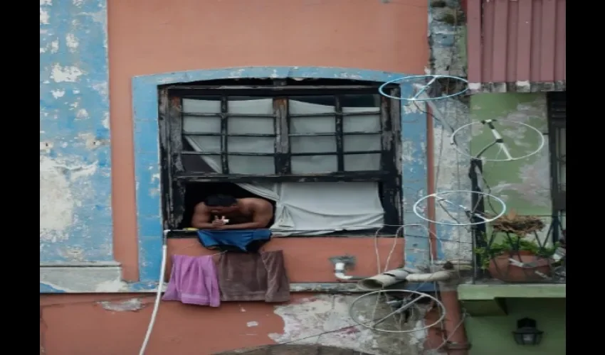 Como en otros países afectados con COVID-19, los panameños solo pueden salir de sus casas para lo necesario.Foto/AP