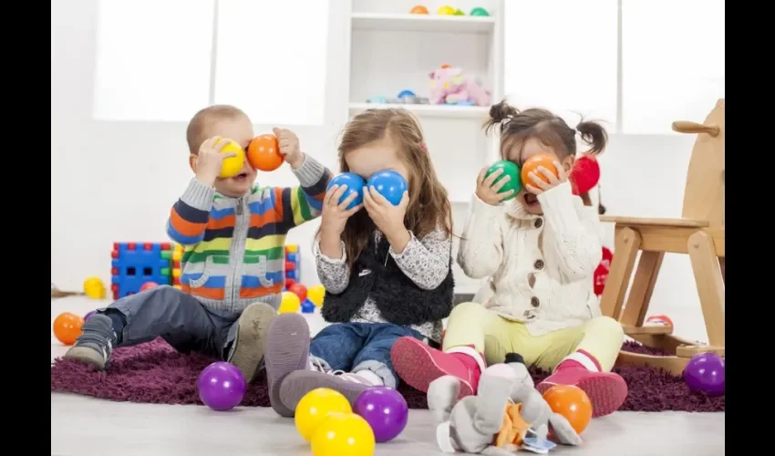 Foto ilustrativa de niños jugando en el hogar. Cortesía: Shutterstock.