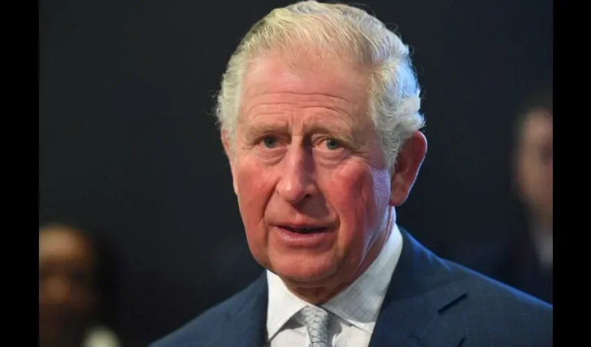Carlos ha hablado tanto con la reina como con sus hijos, el príncipe William y Harry.