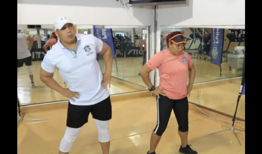 Los entrenadores serán Lilia González y el cabo 1° Darrin Pérez, quienes brindaran aeróbicos, ejercicios funcionales y baile.