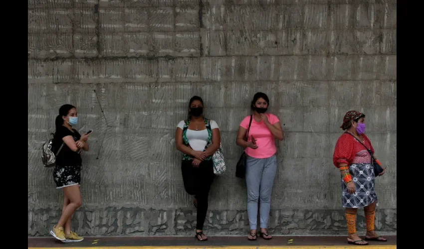 En las últimas 24 horas se aplicaron 1.008 test para diagnosticar el COVID-19, lo que situó en 9.970 la cifra de pruebas por cada millón de habitantes. Foto: EFE.