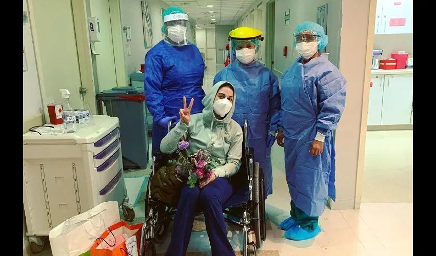 Nicole a su salida del hospital. Foto: Instagram