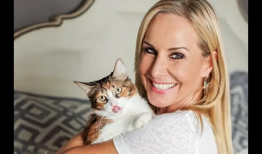 Karen Chalmers es amante de los gatos. Foto: Instagram