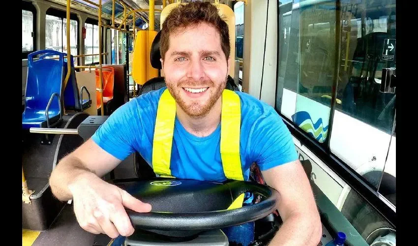 Mayer Mizrachi en el bus eléctrico. Foto: Instagram