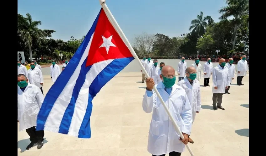 Foto ilustrativa de médicos en Cuba. EFE 