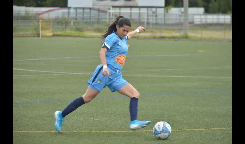 Nadia Ducreux juega en el Comunicaciones de Guatemala.