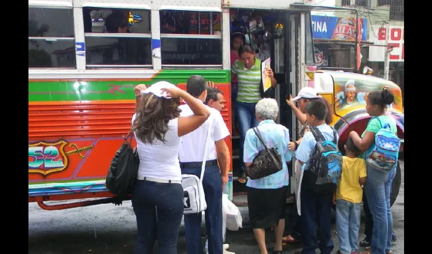 Foto ilustrativa de moradores en La Chorrera.  