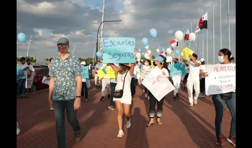 Foto ilustrativa de la manifestación de padres de familia. Foto: Aurelio Suira