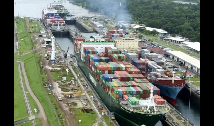El Canal de Panamá, por el que pasa el 6 % del comercio mundial, conecta más de 140 rutas marítimas y 1.700 puertos en 160 países.