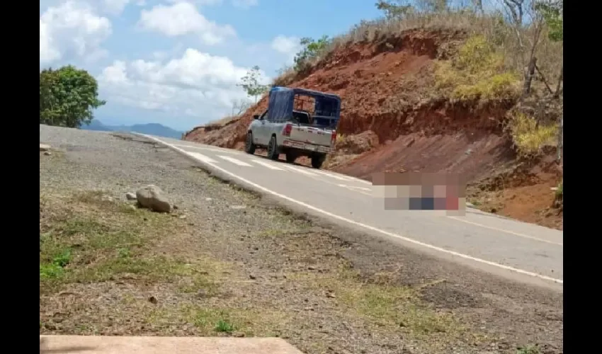 Los primeros informes señalan que el ahora occiso cruzaba la vía  en una pendiente, cuando el auto de transporte lo impactó. Foto: José Vásquez. 