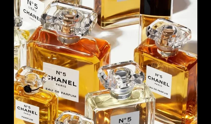 Su fórmula es el secreto mejor guardado del imperio Chanel, que celebra este miércoles los cien años de un éxito histórico que revolucionó el mundo de la moda y la perfumería. EFE.