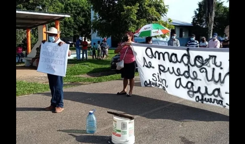 Residentes en Amador de La Chorrera protestan por falta de agua | Día a Día