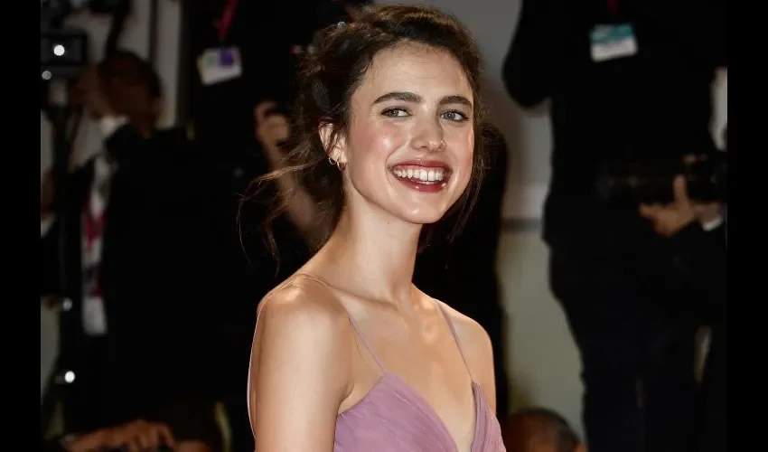 Sarah Margaret Qualley.