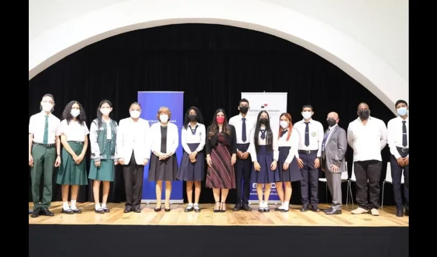 Foto ilustrativa de los participantes.  