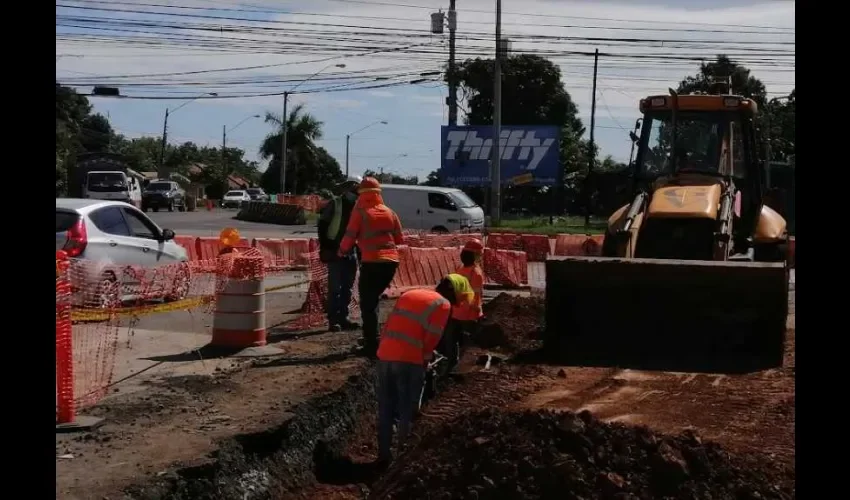 Foto: El intercambiador que se construye para mejorar el tráfico entre Herrera y Los Santos es una de las más anheladas por la población. Thays Domínguez.  