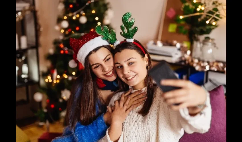 Cada vez más personas hacen videollamadas a sus seres queridos. Foto / Cortesía Claro. 