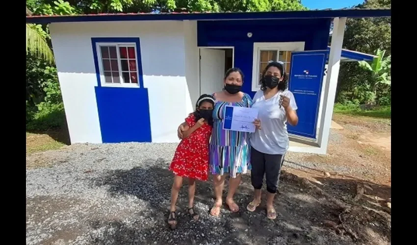 El nuevo techo confortable para la adulta de 38 años y Hazel, su hija adolescente de 15 años y Yayseth, de 8 años, está ubicado en la comunidad de San José, en el corregimiento de Las Lomas.