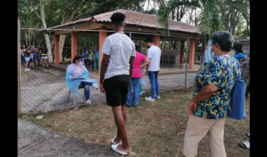 Las autoridades piden a la población mantener las medidas de bioseguridad y evitar lugares aglomerados para evitar un mayor incremento en el número de contagios. 