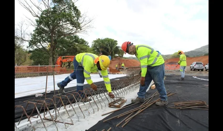 Sabonge sostuvo que esta obra se elabora y estructura hace más de un año junto a la Corporación Financiera Internacional (CFI), perteneciente al Banco Mundial. 